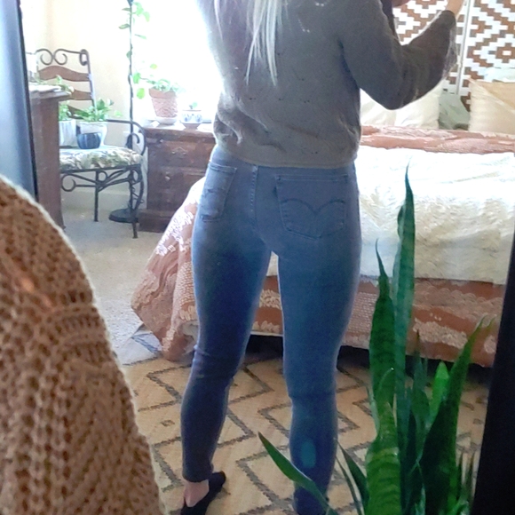 *DONATED* Levi’s Jeans - Picture 3 of 4